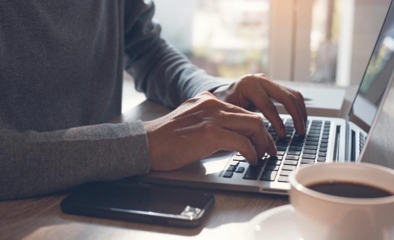 Investor on a computer